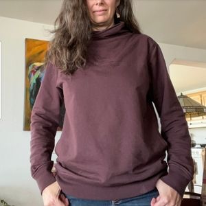 Una Pluma Sweatershirt - small organic cotton with high neck and pockets (EUC)